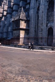 a-104-chartes-left-of-facade