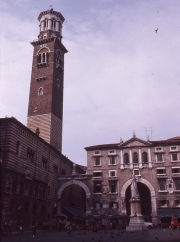 a-128-Statue-of-Dante-Verona