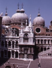 a-183-Venice-Courtyard-of-Doges-Palace